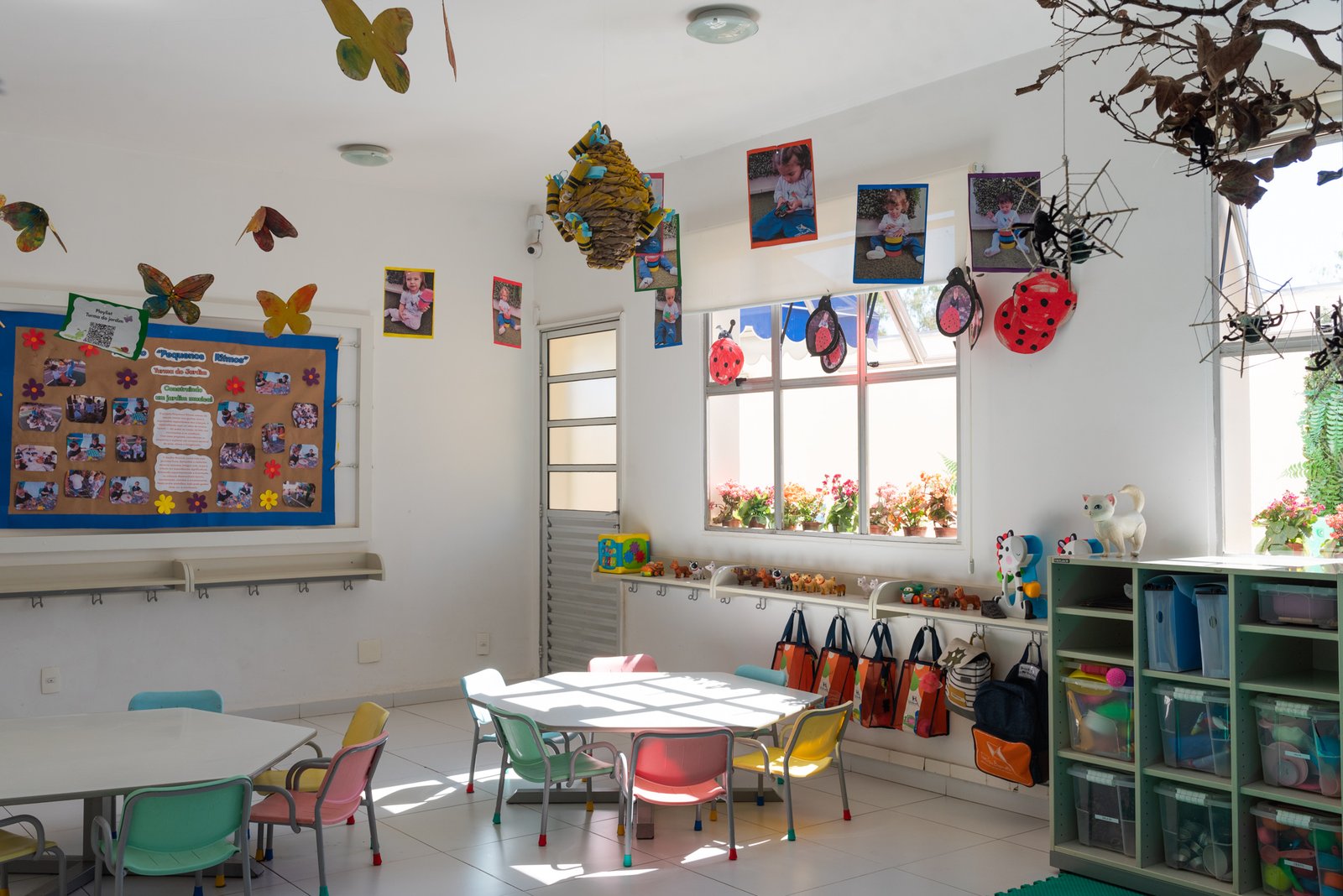 Crianças em atividade bilíngue no ITB - Educação Infantil Bilíngue