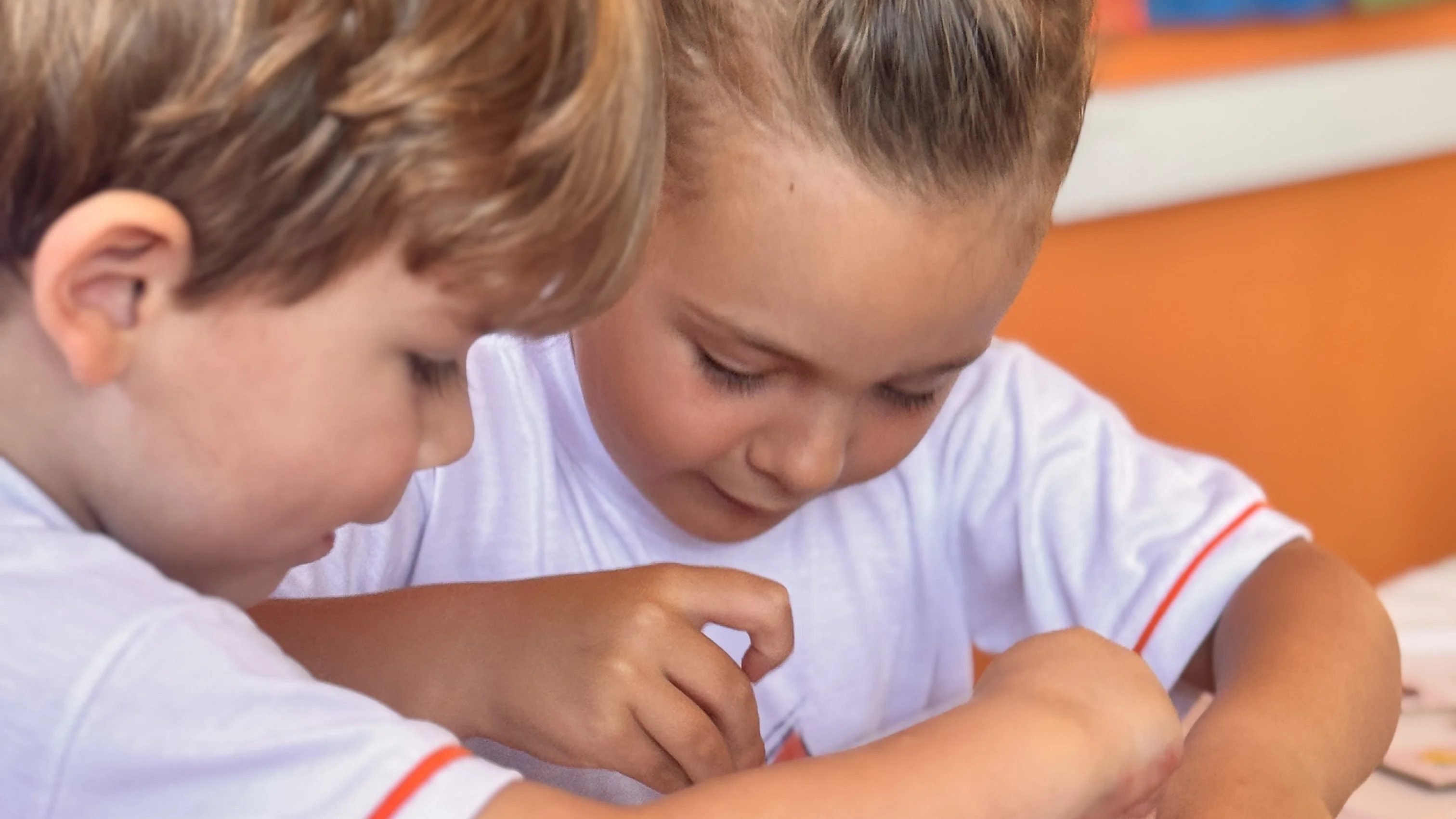 Crianças em atividade educacional no ITB