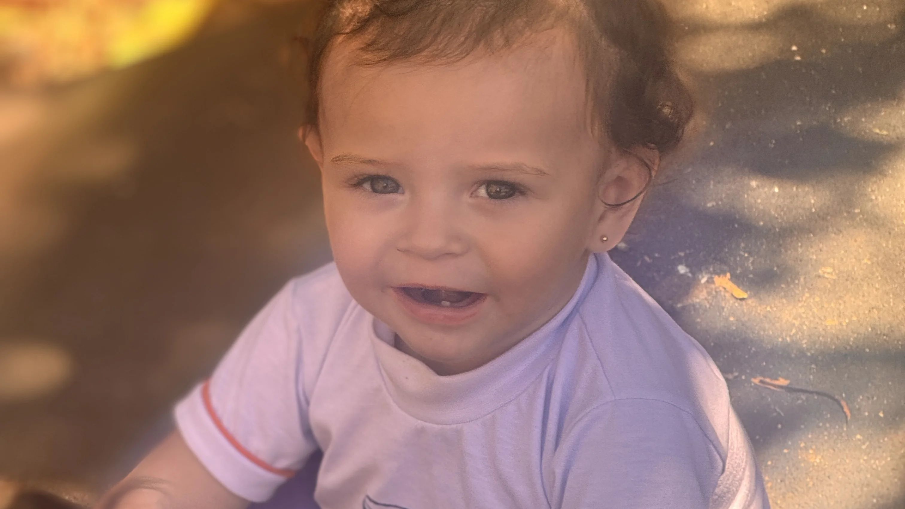 Criança do Infantil 1 fazendo atividade educativa