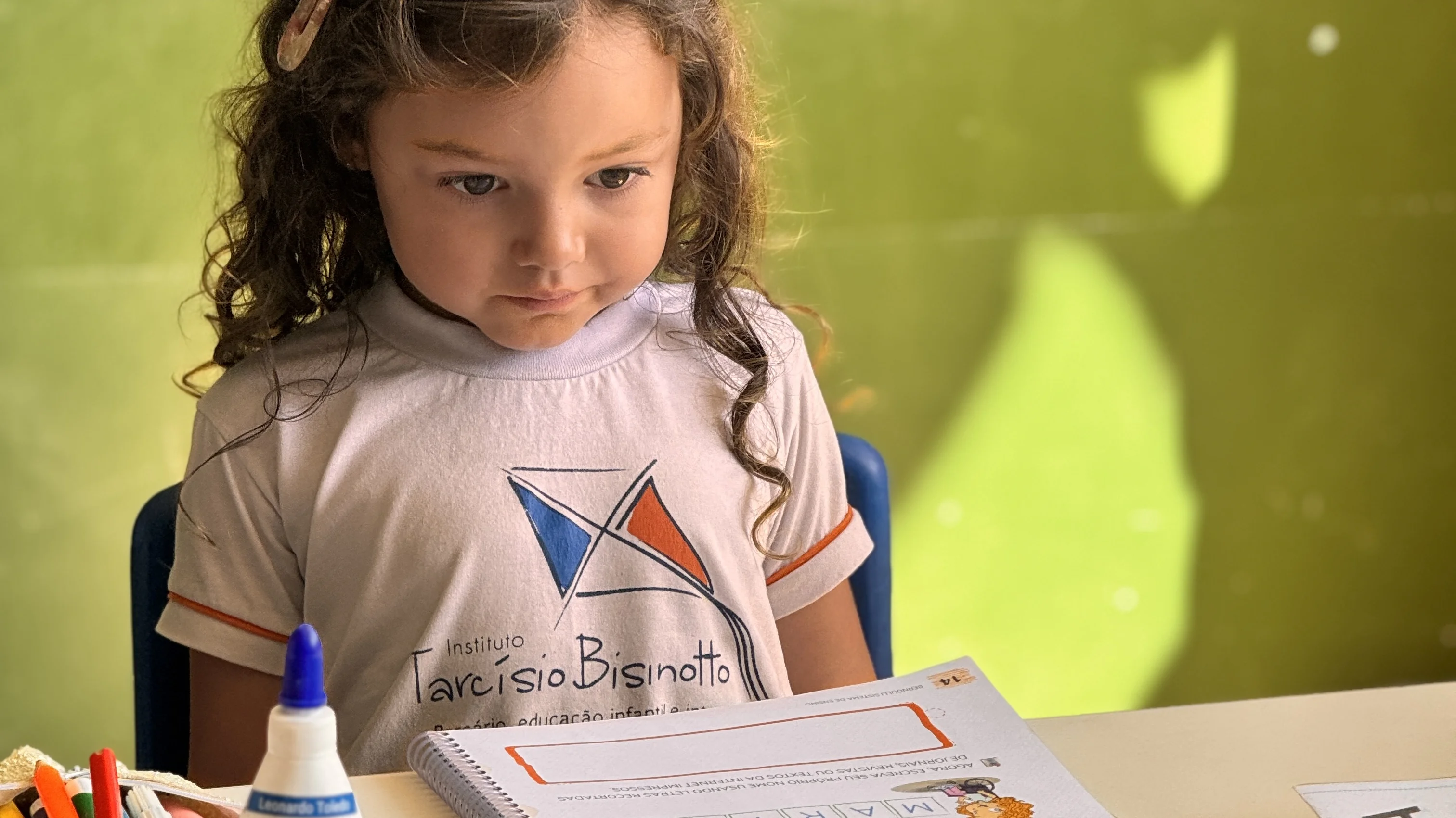 Crianças da Pré-escola em atividades educativas