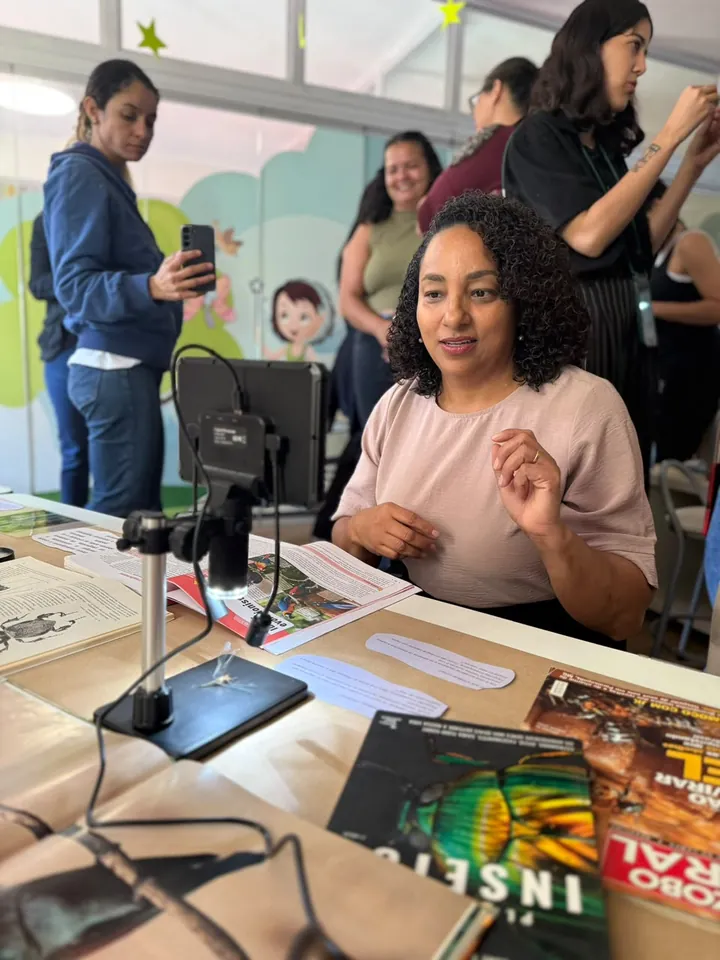 Dayse Araújo apresenta materiais de exploração a pais e mães no ITB